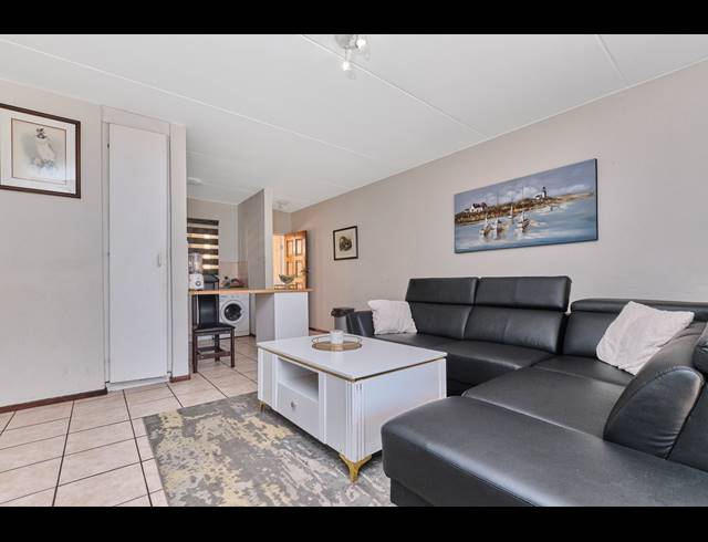 2 BEDROOM APARTMENT FOR SALE IN SUNDOWNER